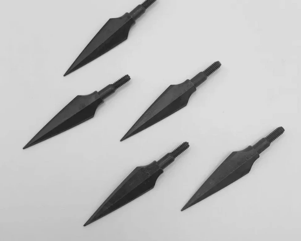 UkArrowheads 2-blade carbon steel broadhead arrowhead, 150 grain, designed for hunting and archery use.